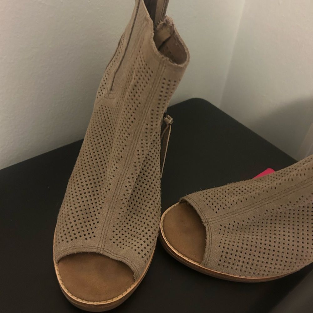Toms Beige Perforated Heeled Boots - Picture 4 of 7